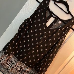 Old navy black and white top